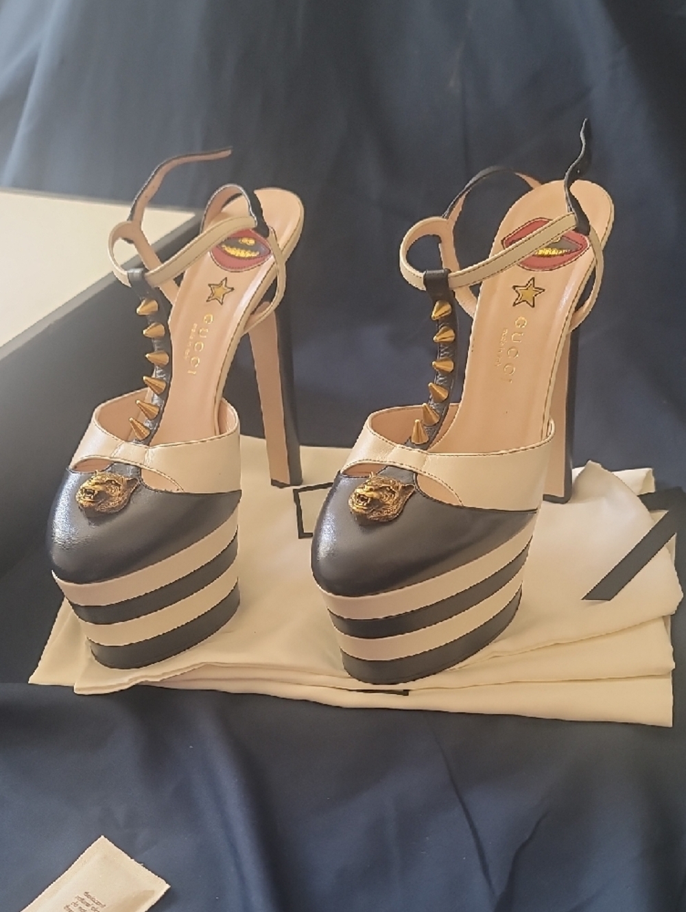 Gucci Black and Cream Platform T-Strap Slingback Heels with Gold Lion - Picture 2 of 3
